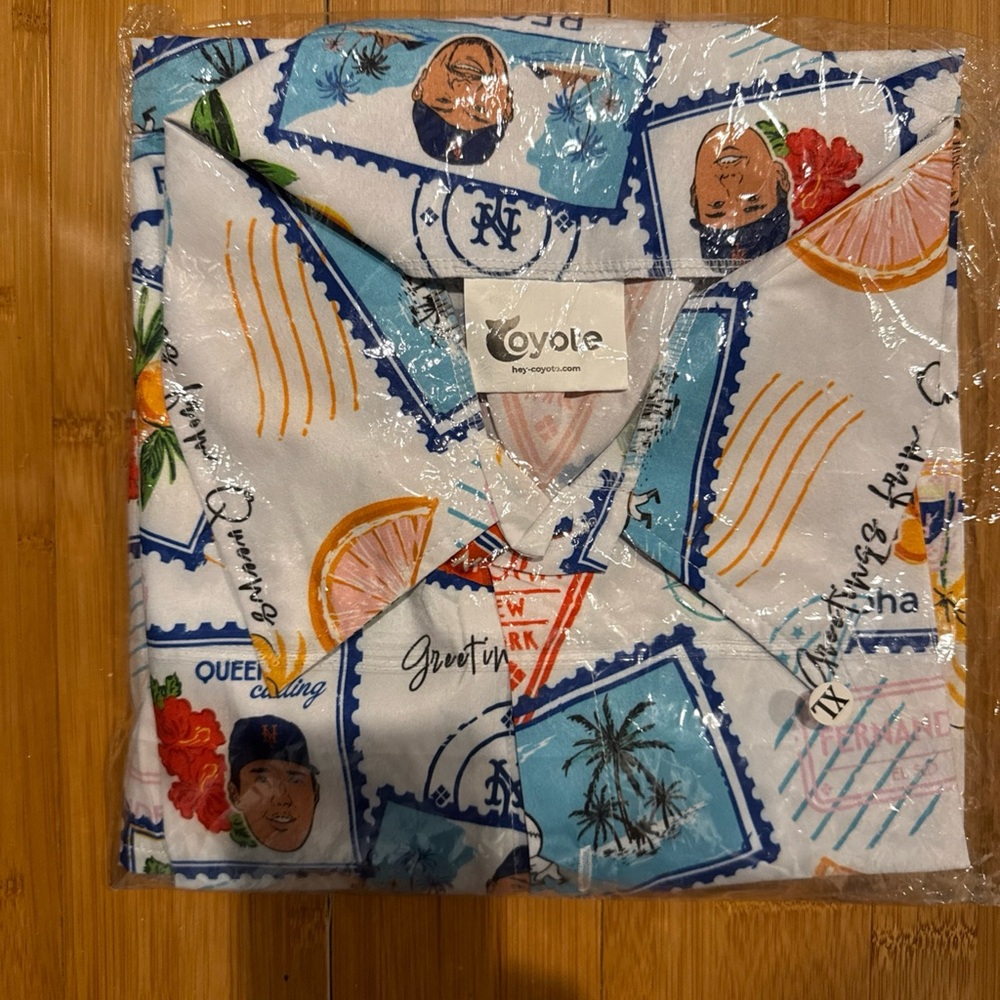 2025 NY METS HAWAIIAN SHIRT 6/15 
New never opened